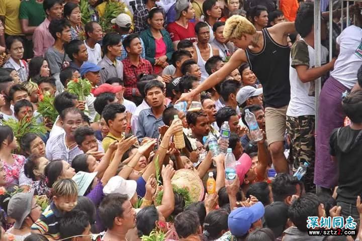 缅甸神节人山人海，节日的关键人物由男同性恋扮演！