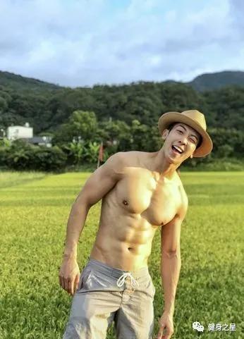 28岁台湾模特，浓眉大眼五官立体，肌肉身材具有视觉冲击